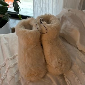 Faux Fur Lounge Booties / Slippers size 7.5
